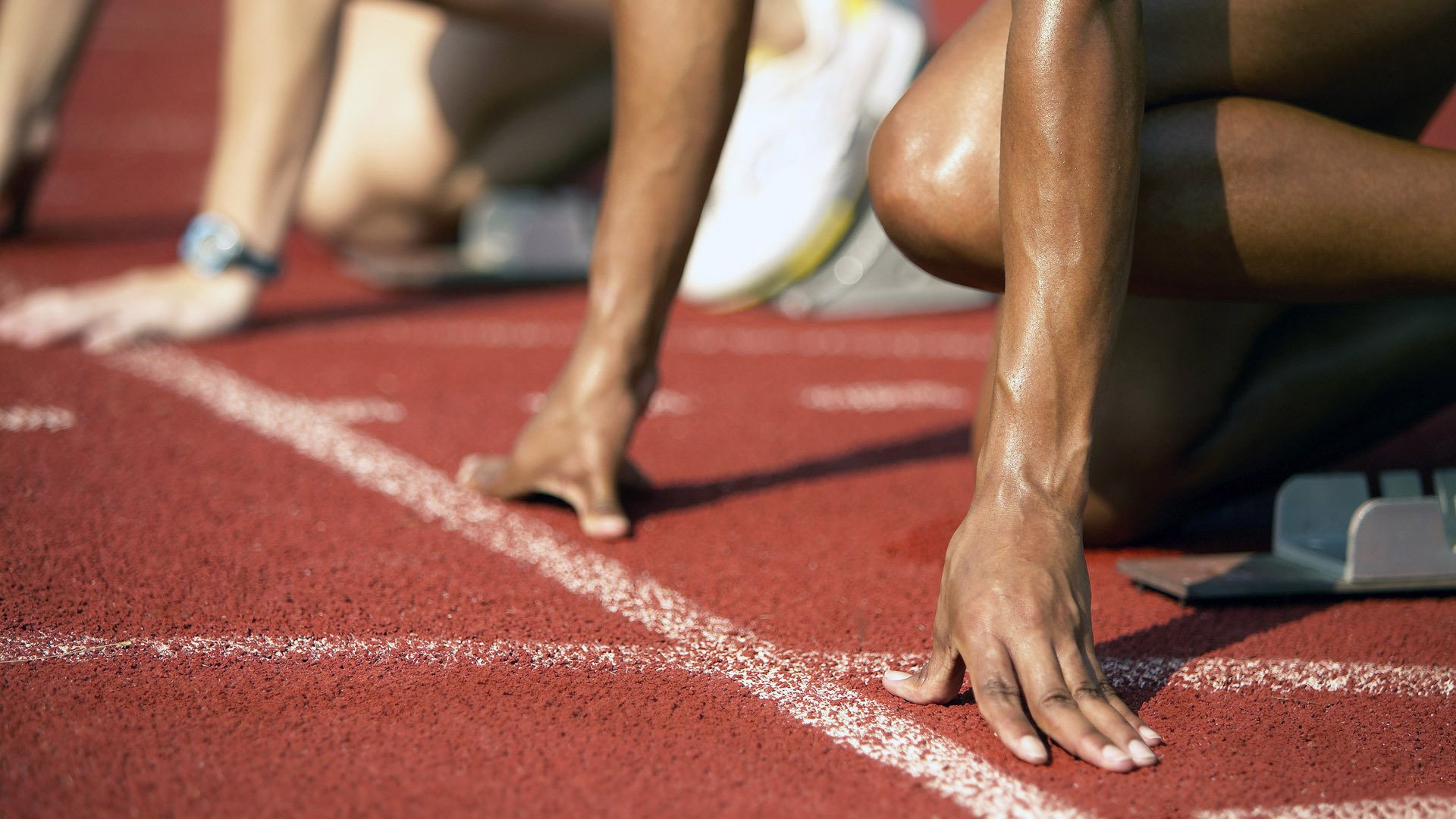 爱游戏app安装-高校体育课堂引入智能穿戴设备监测数据,校园智能体育