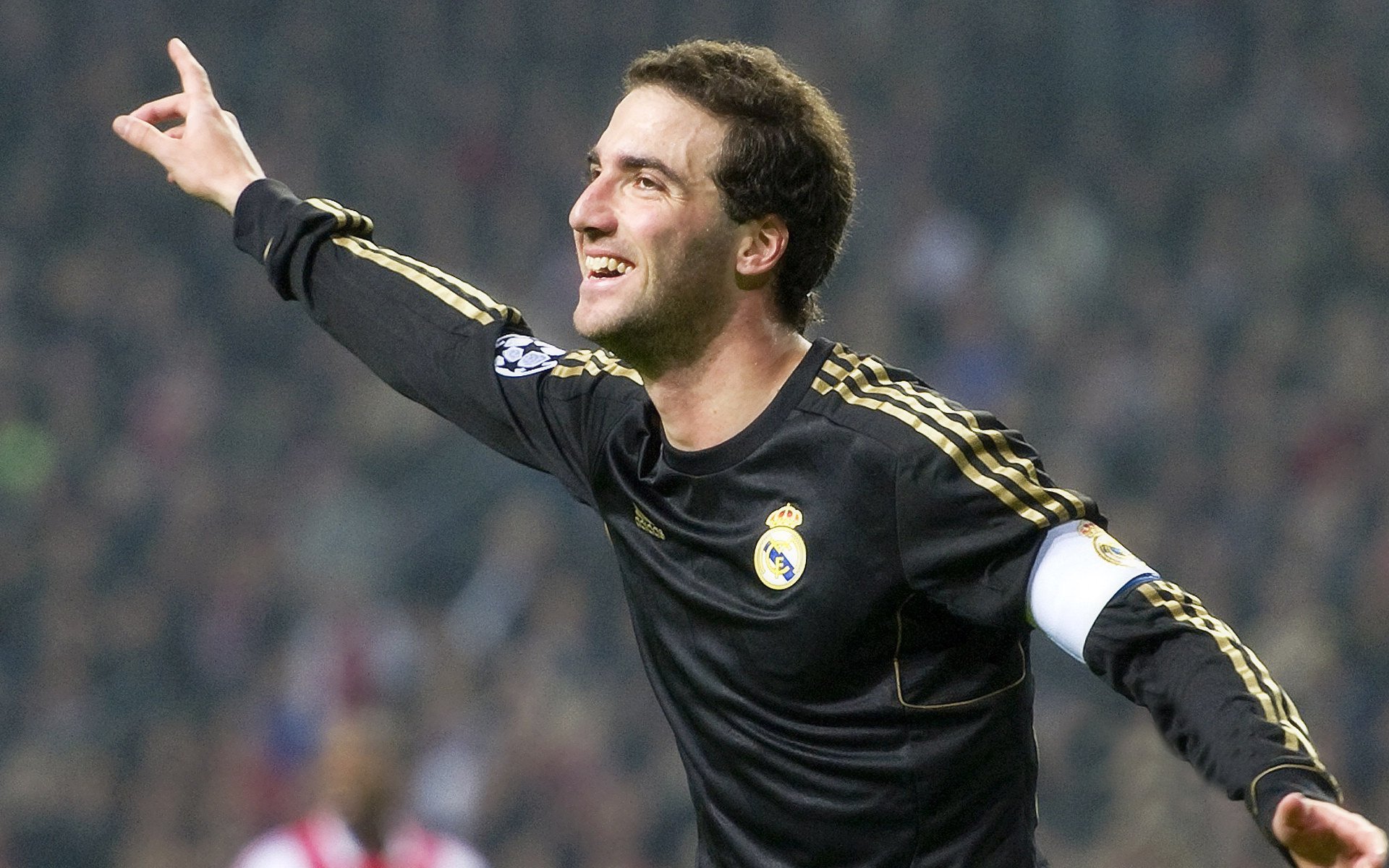 爱游戏官网app-拜仁成功卫冕冠军德甲联赛，拜仁德甲赛程